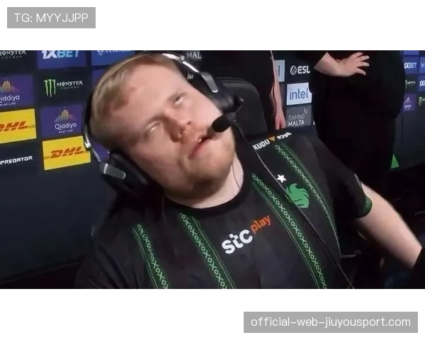 [选手名]在Nuke上的“飞天”位：这波绕后直接打崩对面（107 ）